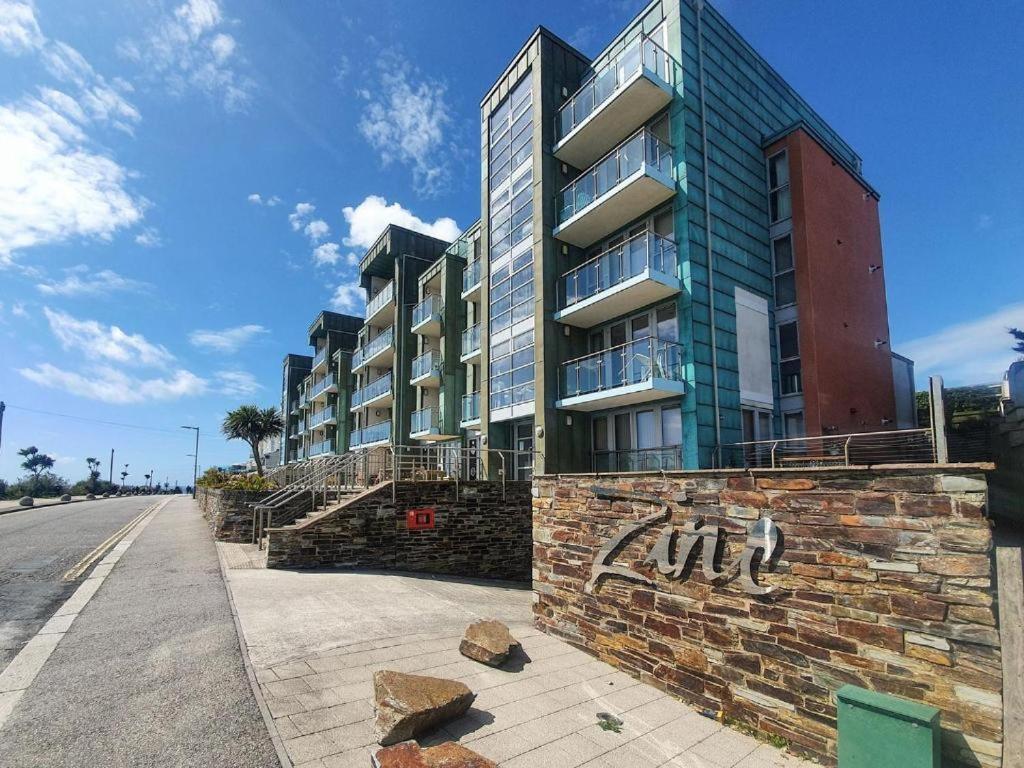 Apartment 100M From Fistral Beach- Underground Parking-Surf Shower & Locker- Sleeps 6 新码头 外观 照片