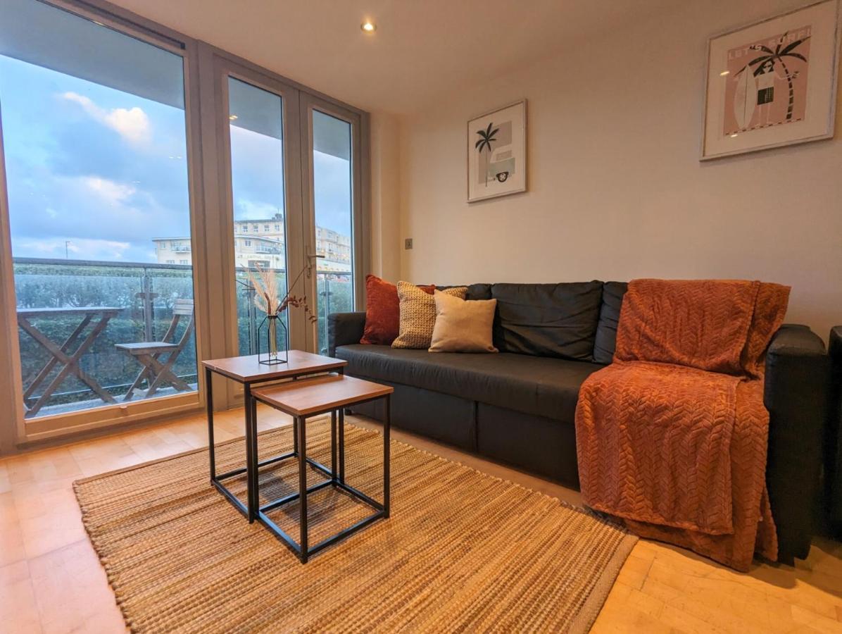 Apartment 100M From Fistral Beach- Underground Parking-Surf Shower & Locker- Sleeps 6 新码头 外观 照片