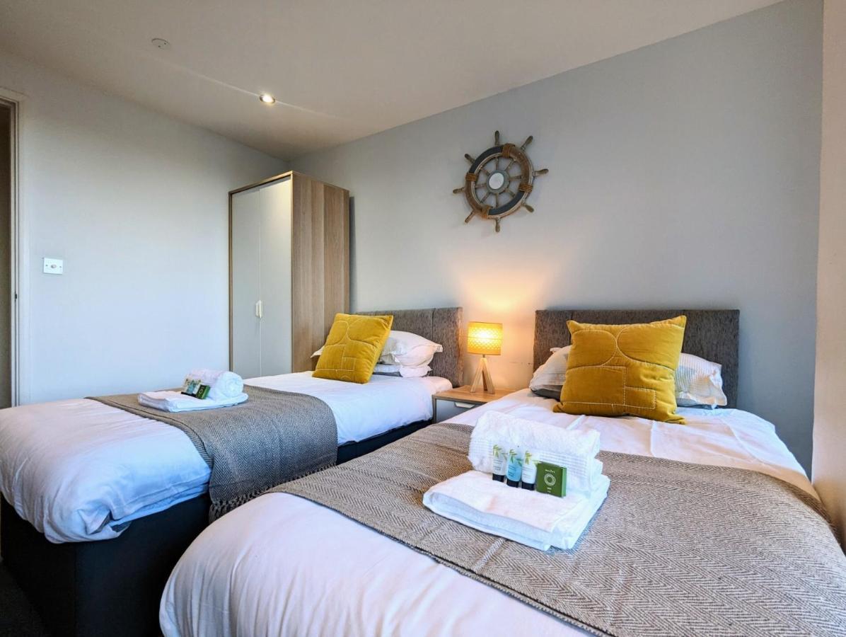 Apartment 100M From Fistral Beach- Underground Parking-Surf Shower & Locker- Sleeps 6 新码头 外观 照片