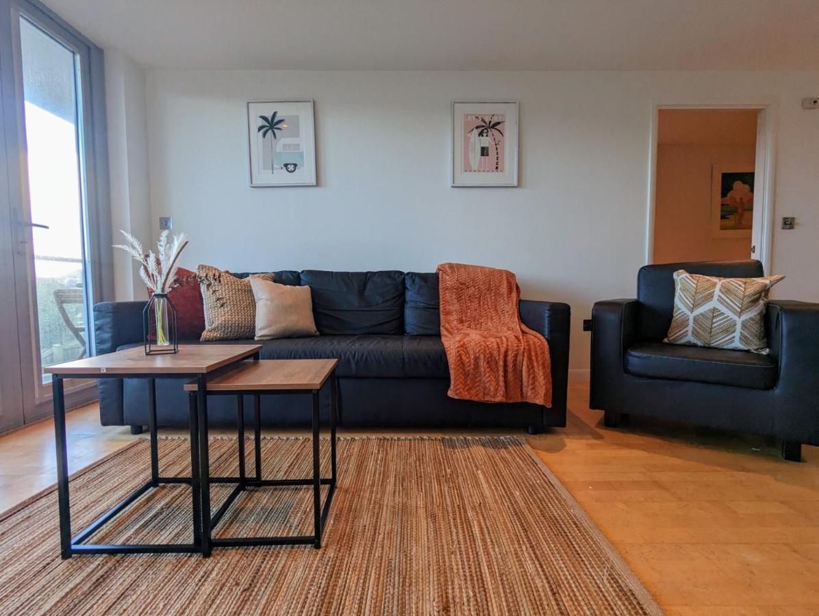 Apartment 100M From Fistral Beach- Underground Parking-Surf Shower & Locker- Sleeps 6 新码头 外观 照片