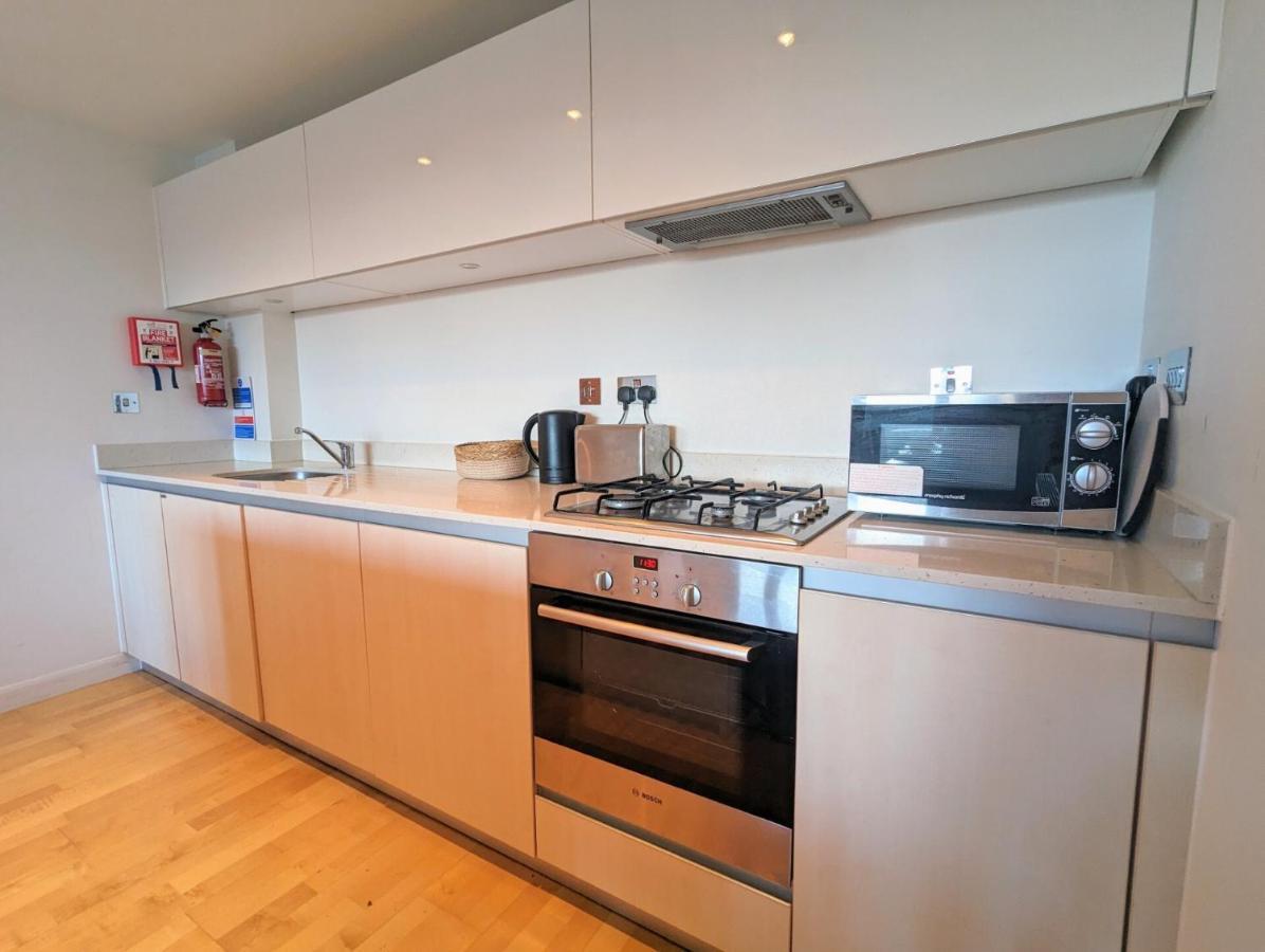 Apartment 100M From Fistral Beach- Underground Parking-Surf Shower & Locker- Sleeps 6 新码头 外观 照片