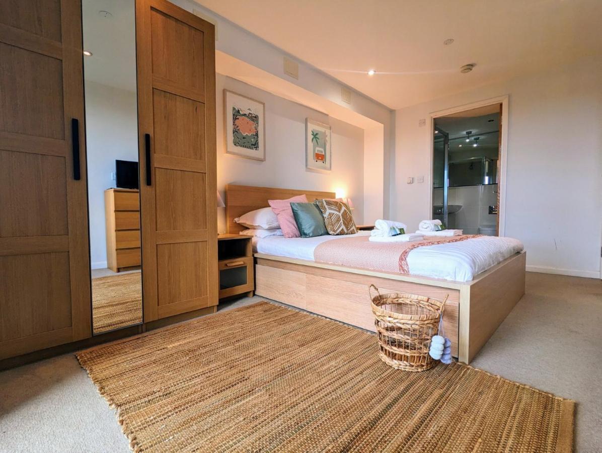 Apartment 100M From Fistral Beach- Underground Parking-Surf Shower & Locker- Sleeps 6 新码头 外观 照片